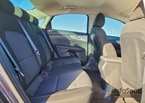 2024 Kia Forte Lx z USA, uszkodzony, nr VIN 3KPF24AD4RE810748